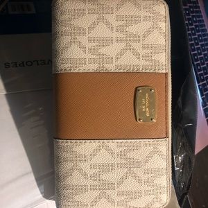 Micheal Kors wallet